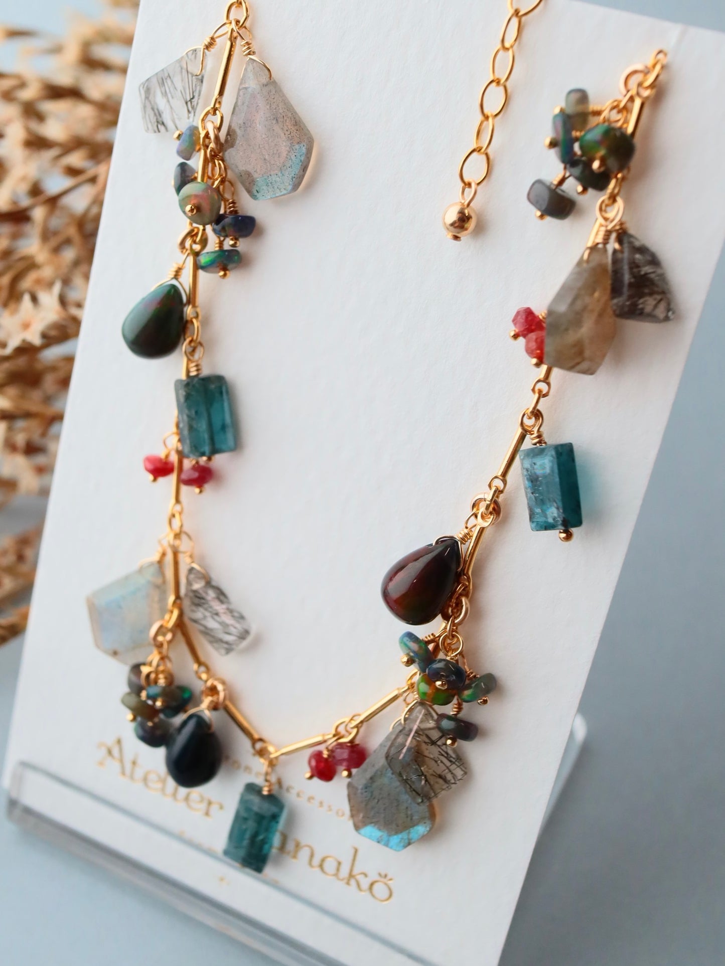 [The Lady with the Black Eyepatch] Black opal and deep blue kyanite bracelet