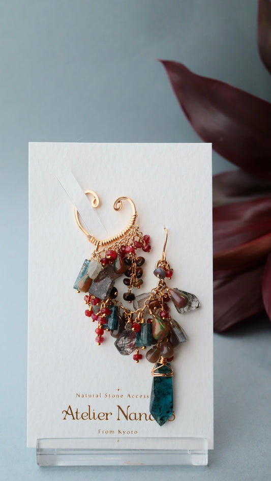 (Vivid Spinel) [The Lady with the Black Eyepatch] Black Opal and Deep Blue Kyanite  3-way ear cuff