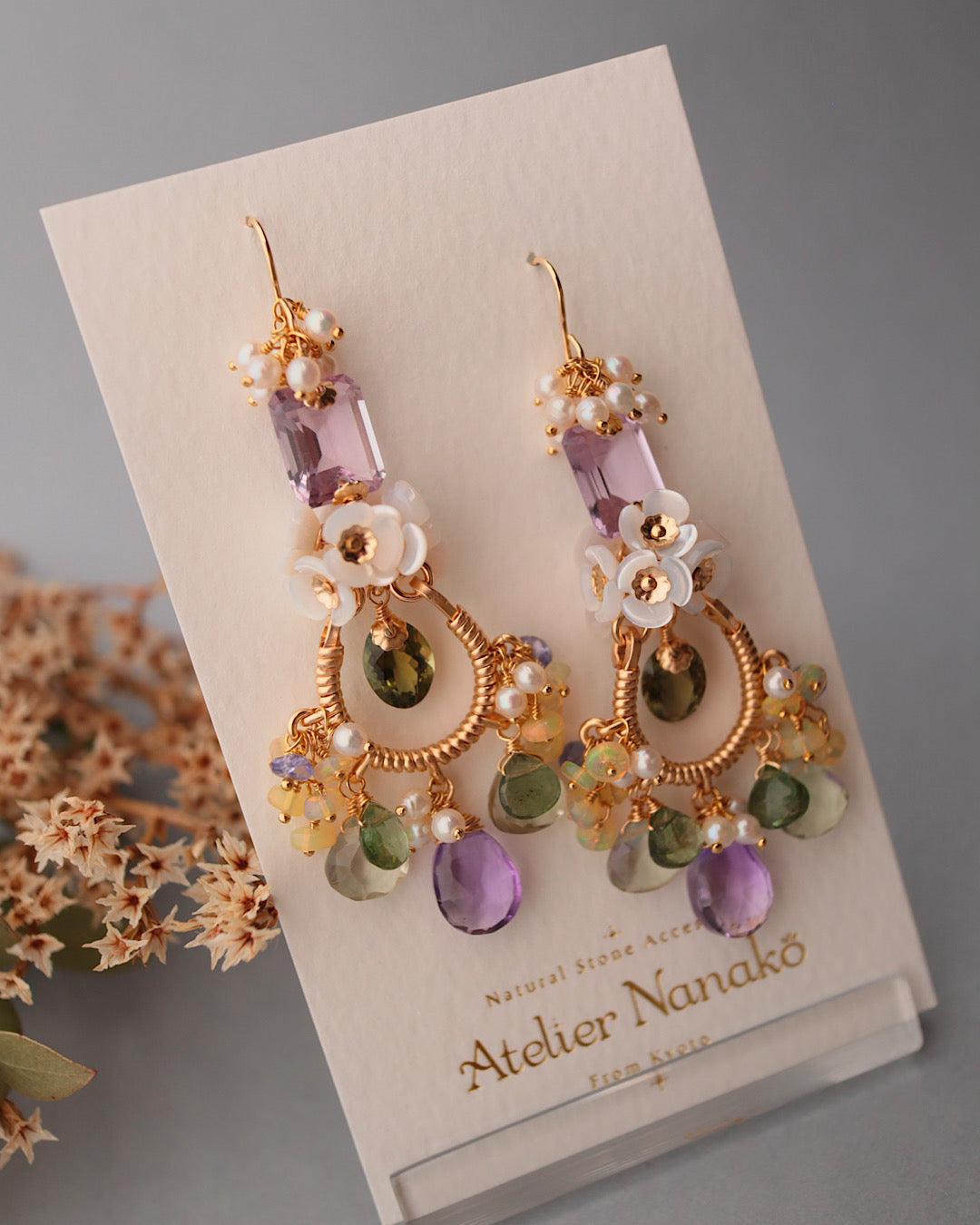 [One-of-a-kind] Chandelier earrings featuring olive green tourmaline and purple stones.