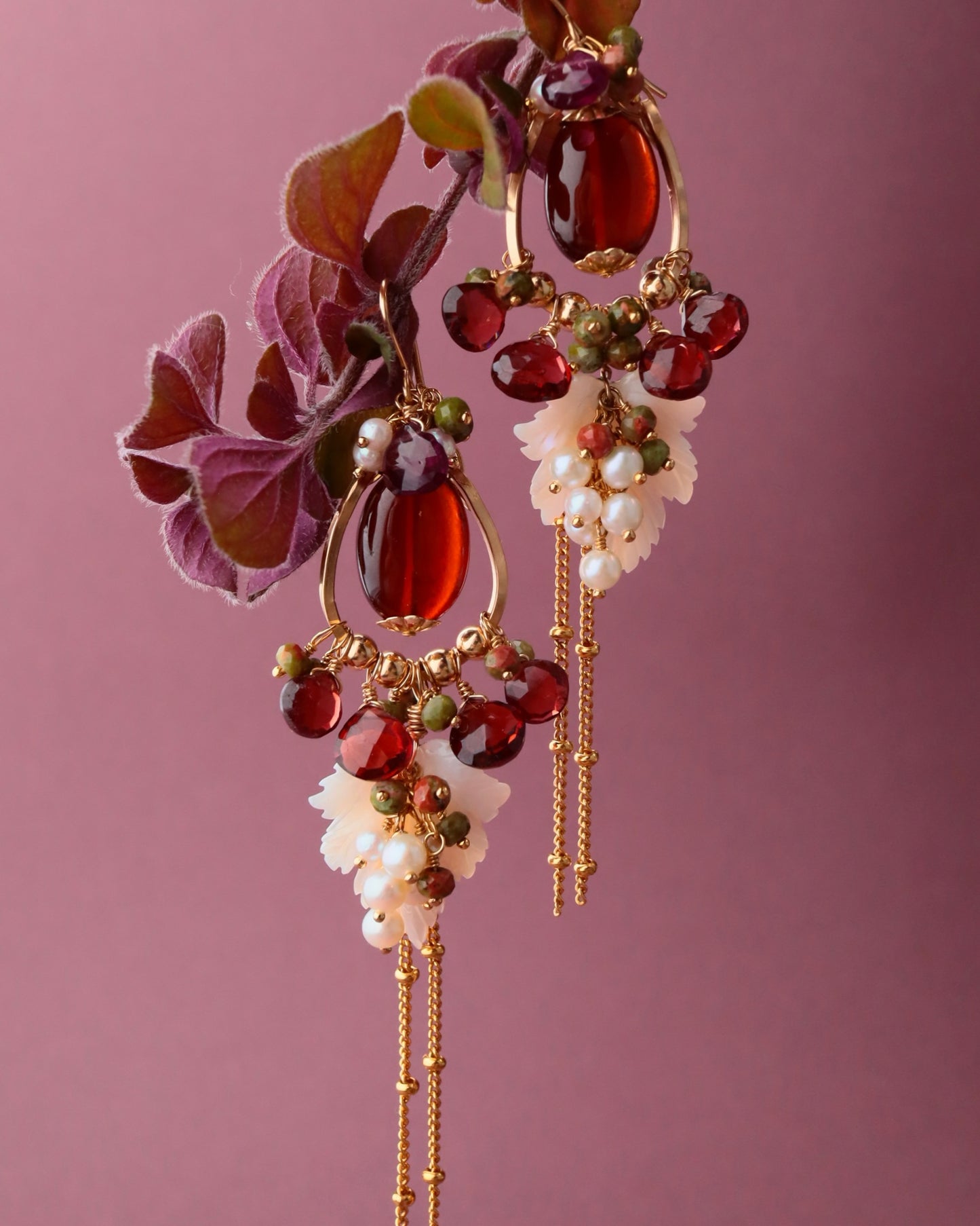 [Portrait in a Ring] Garnet Chandelier Earrings