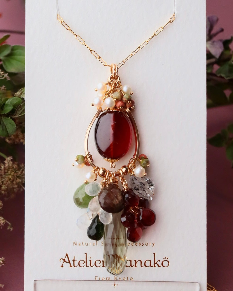 [Portrait in a Ring] Garnet Chandelier Necklace