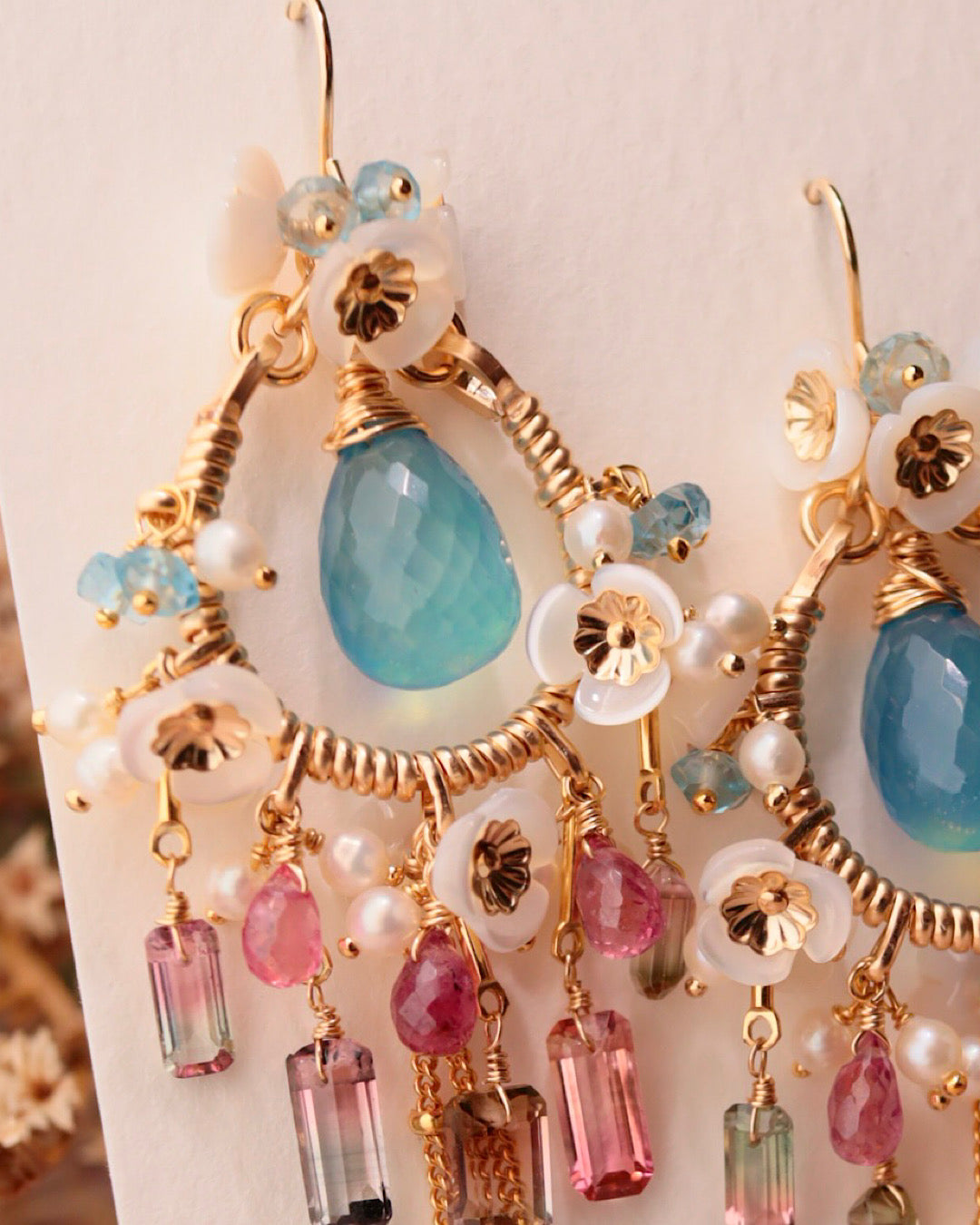 [One of a kind] Chandelier earrings featuring large aquamarine and bicolor tourmaline