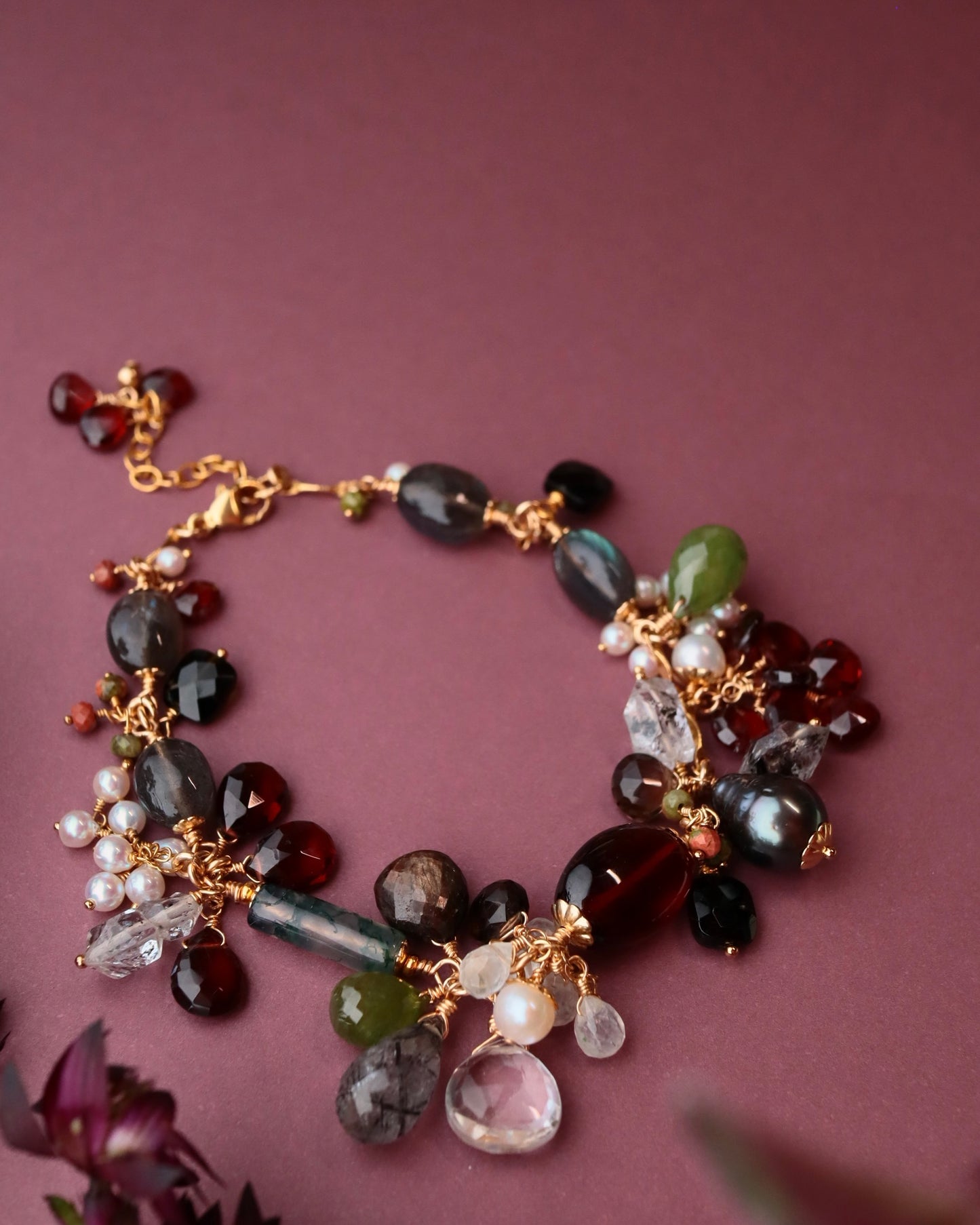 One-of-a-kind [Portrait in a Ring] Garnet Bracelet