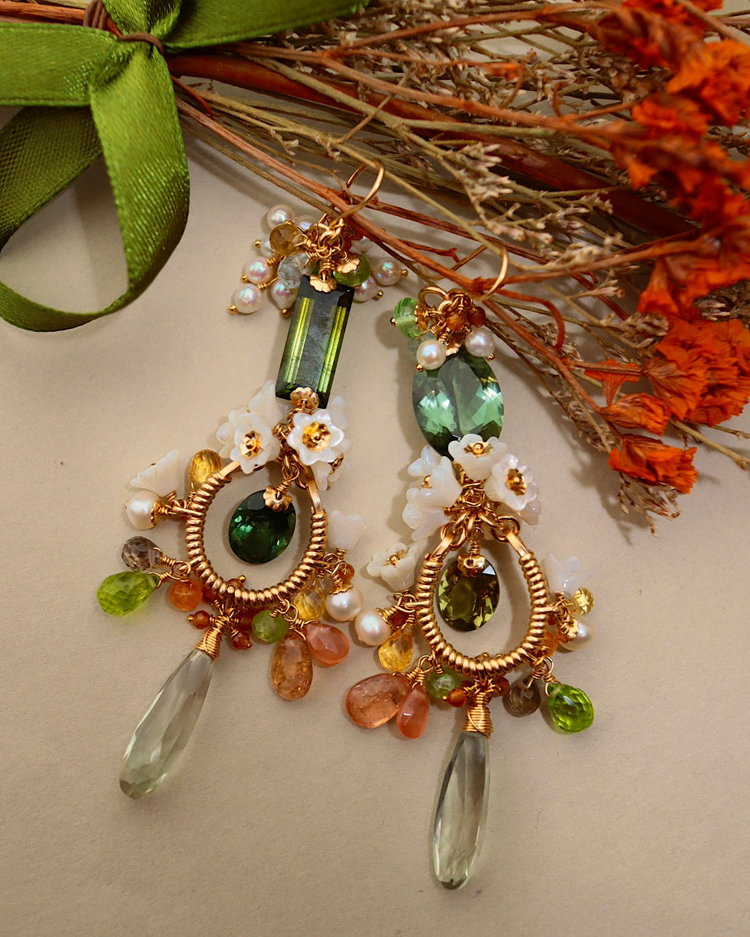 [One of a kind] Green tourmaline asymmetrical chandelier earrings