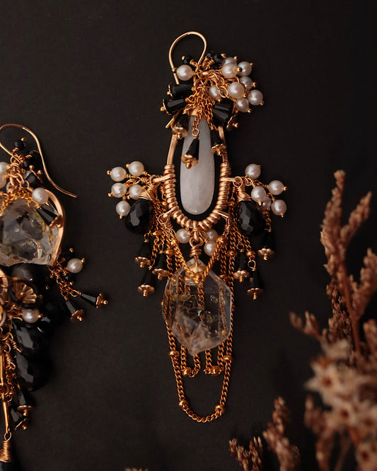 【Vision of Salome】At Last, a Kiss — Single Earring [One-of-a-kind]