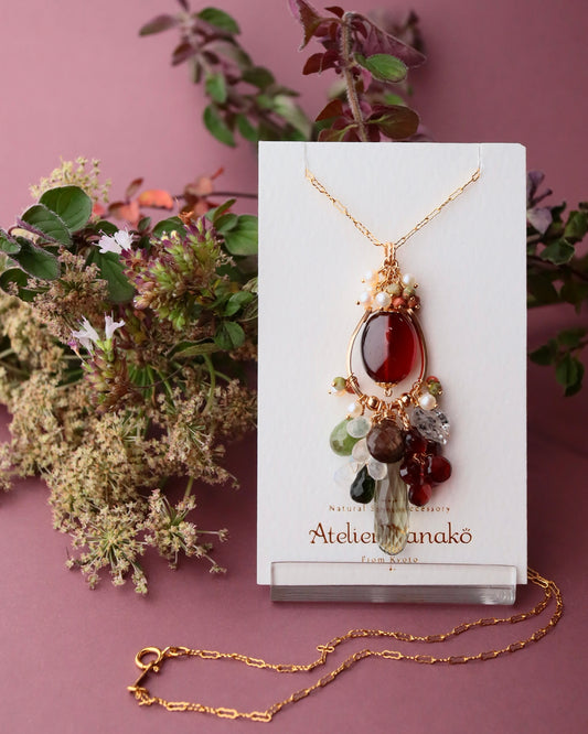 [Portrait in a Ring] Garnet Chandelier Necklace