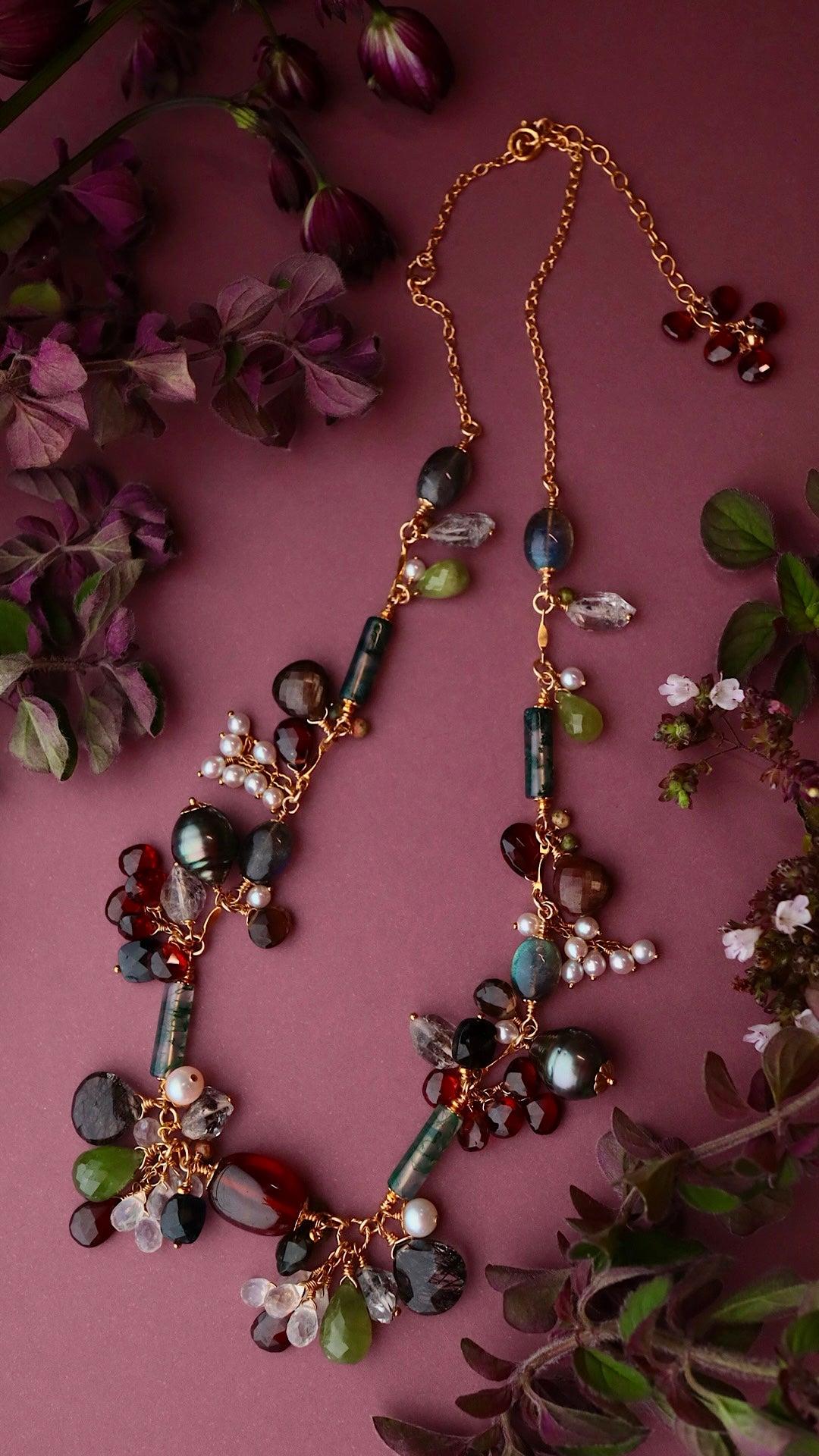 One-of-a-kind [Portrait in a Ring] Garnet Necklace