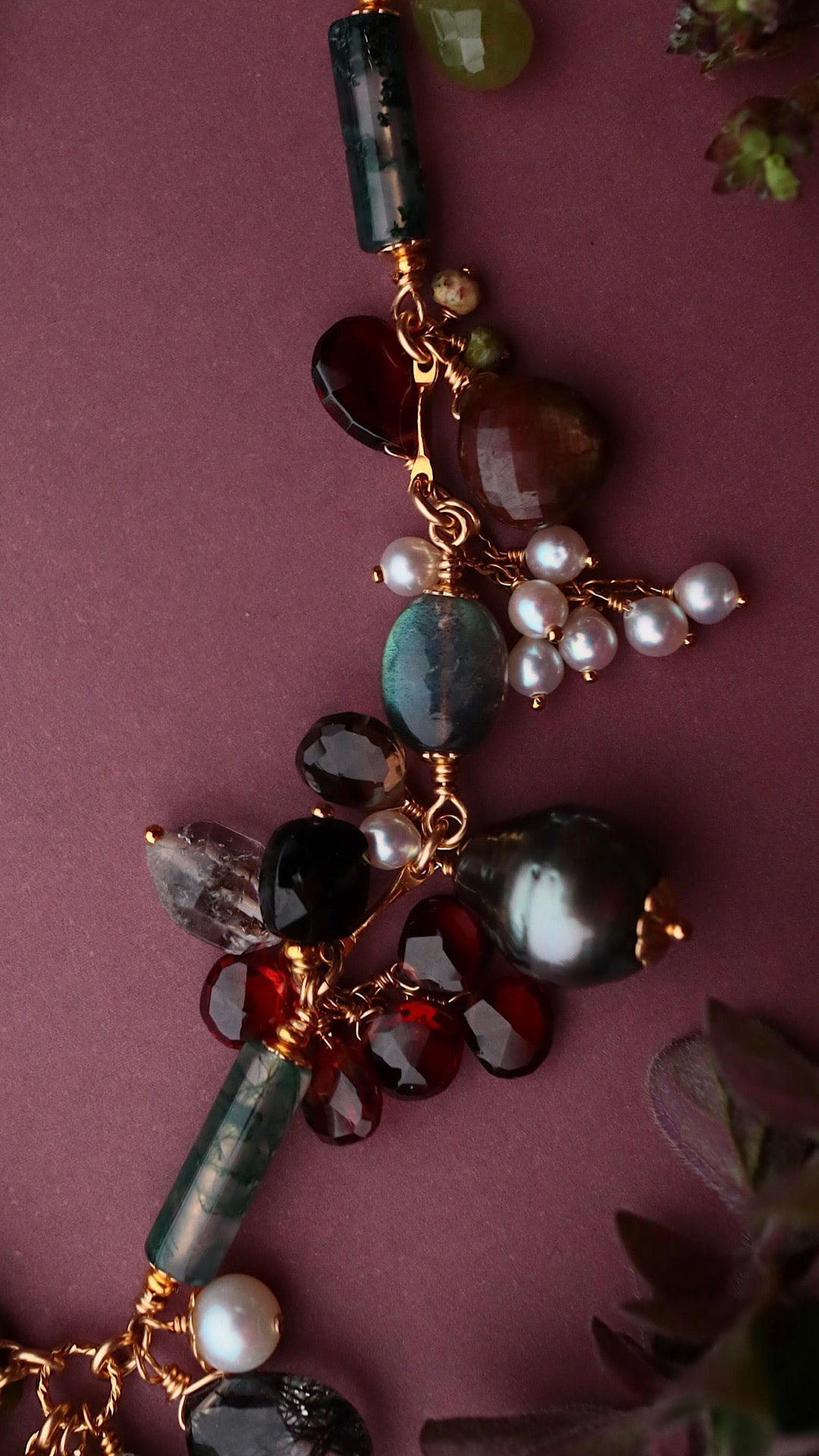 One-of-a-kind [Portrait in a Ring] Garnet Necklace