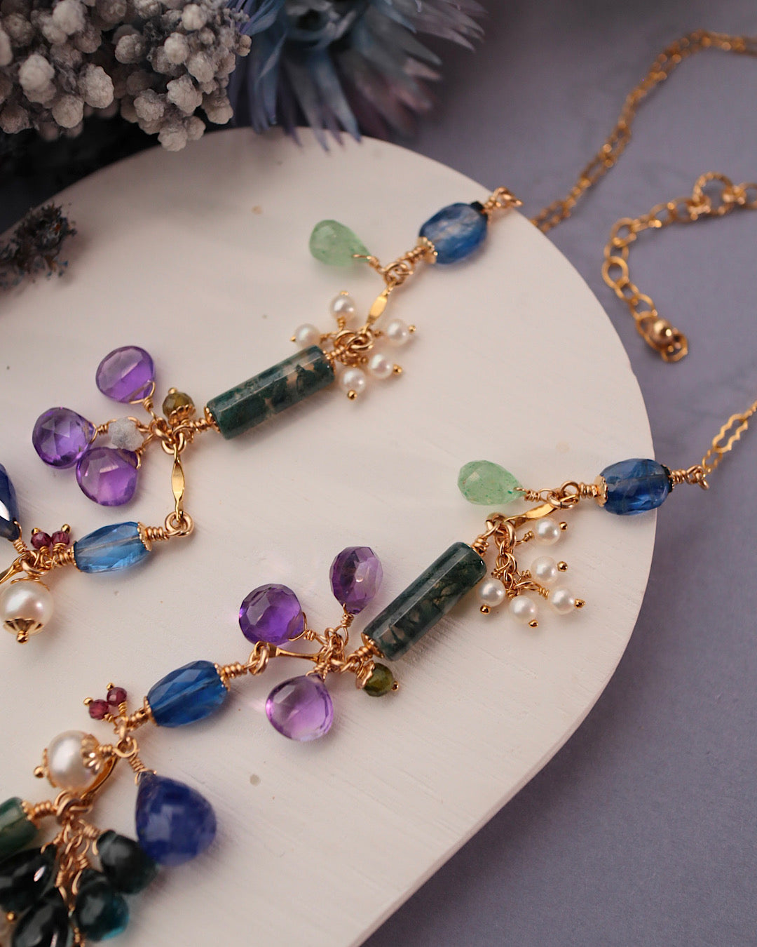 [Water Lilies] The Painter’s Palette — Round Necklace