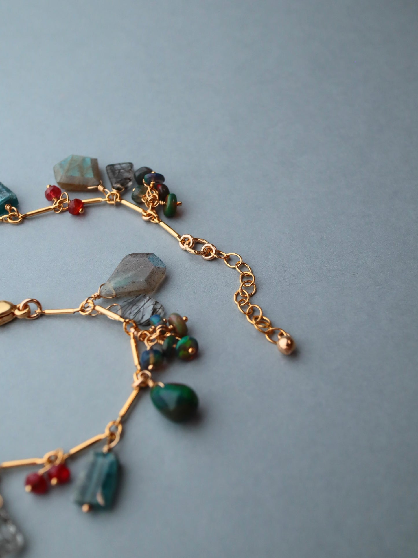 [The Lady with the Black Eyepatch] Black opal and deep blue kyanite bracelet