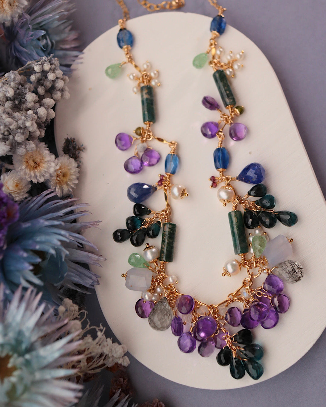 [Water Lilies] The Painter’s Palette — Round Necklace