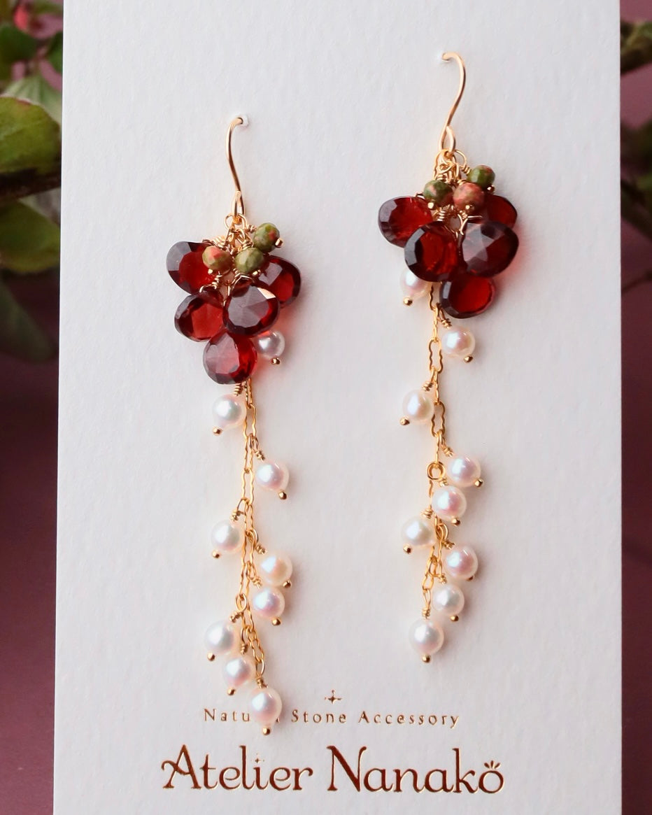 [Portrait in a Ring] Garnet and Freshwater Pearl Long Earrings
