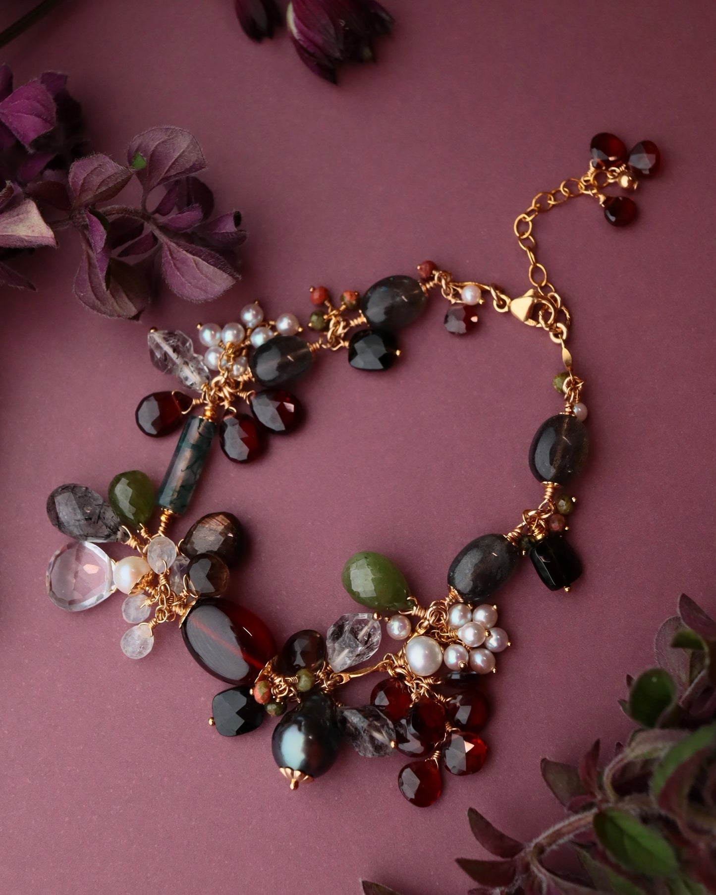 One-of-a-kind [Portrait in a Ring] Garnet Bracelet