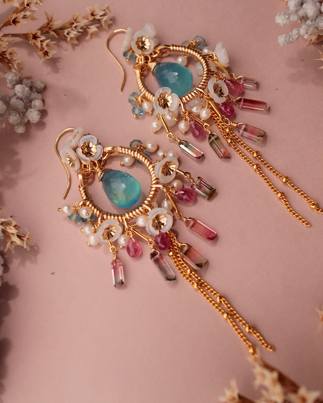 [One of a kind] Chandelier earrings featuring large aquamarine and bicolor tourmaline