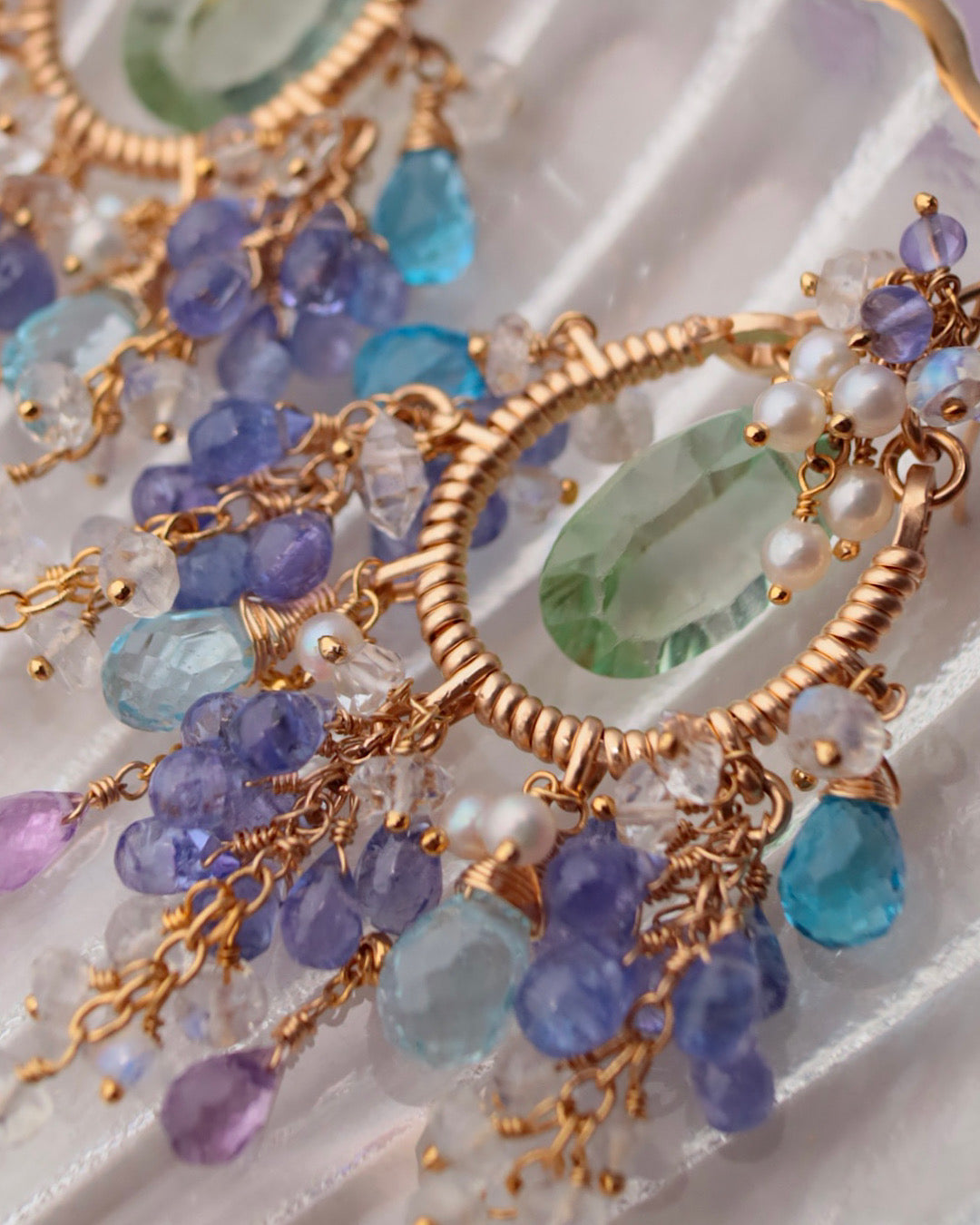 [One-of-a-kind] Chandelier earrings with fluorite and blue stones