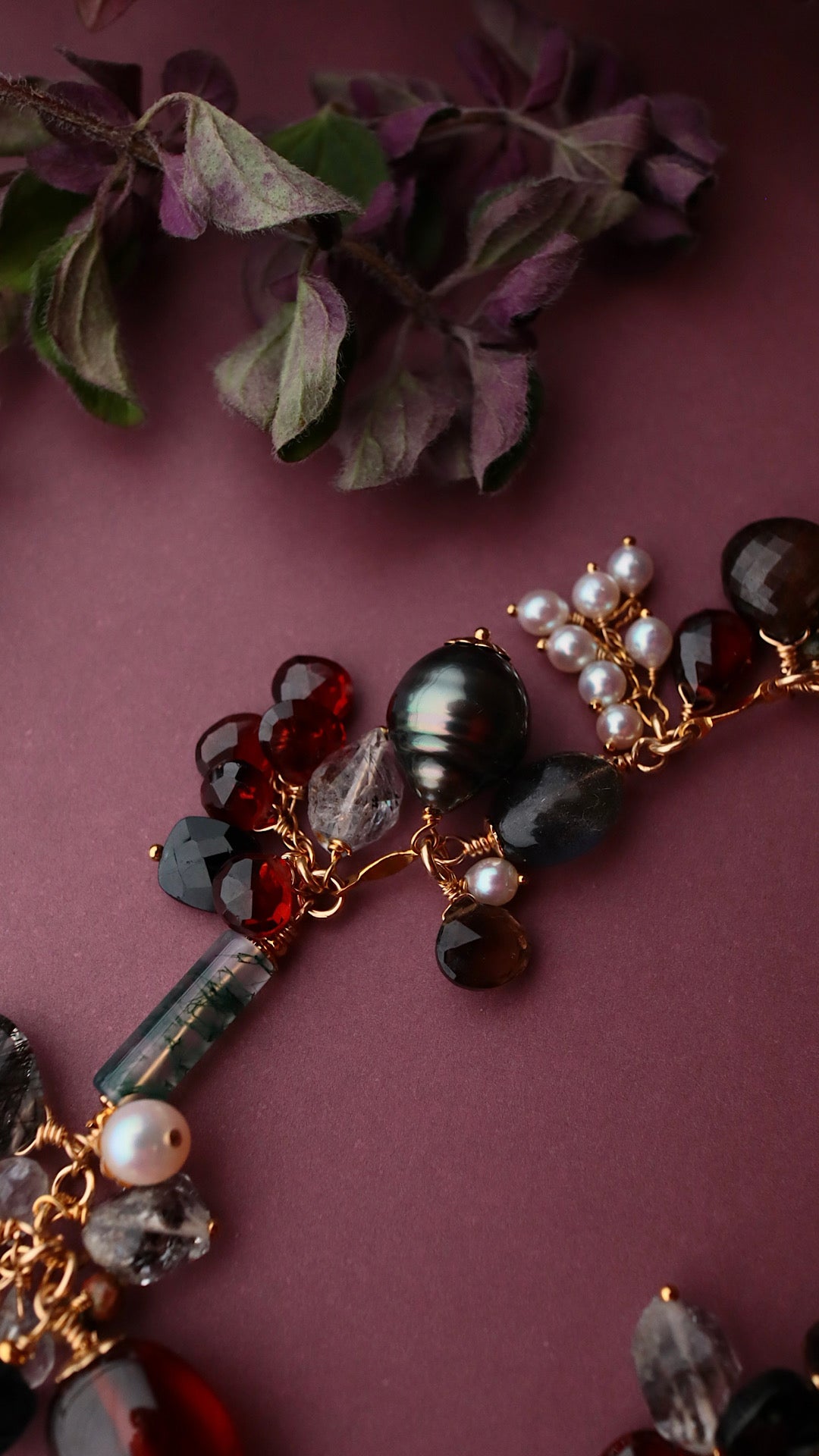 One-of-a-kind [Portrait in a Ring] Garnet Necklace