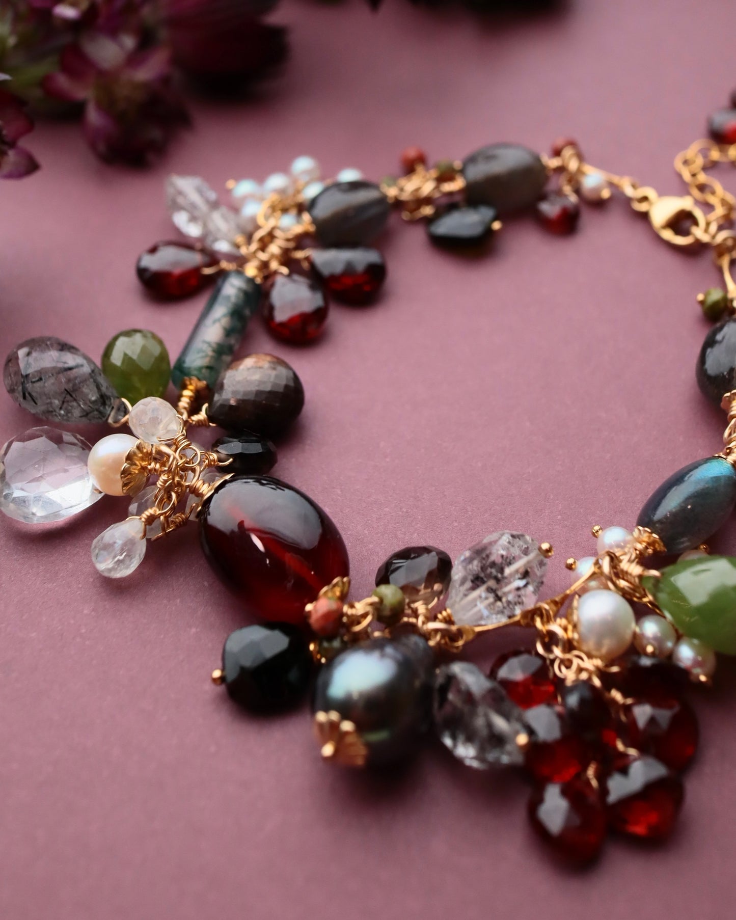 One-of-a-kind [Portrait in a Ring] Garnet Bracelet