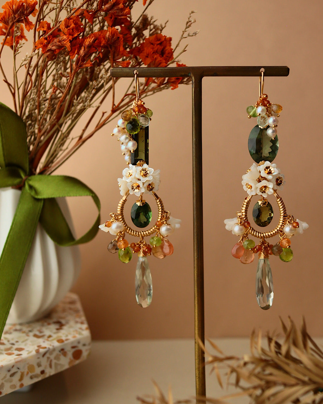 [One of a kind] Green tourmaline asymmetrical chandelier earrings
