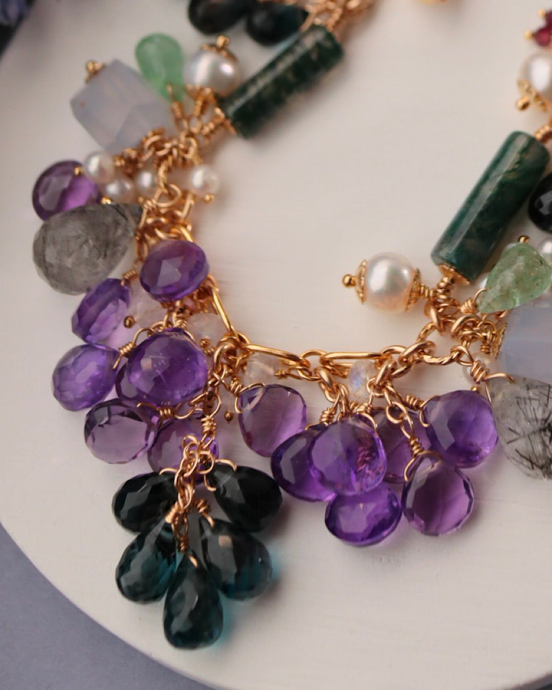 [Water Lilies] The Painter’s Palette — Round Necklace