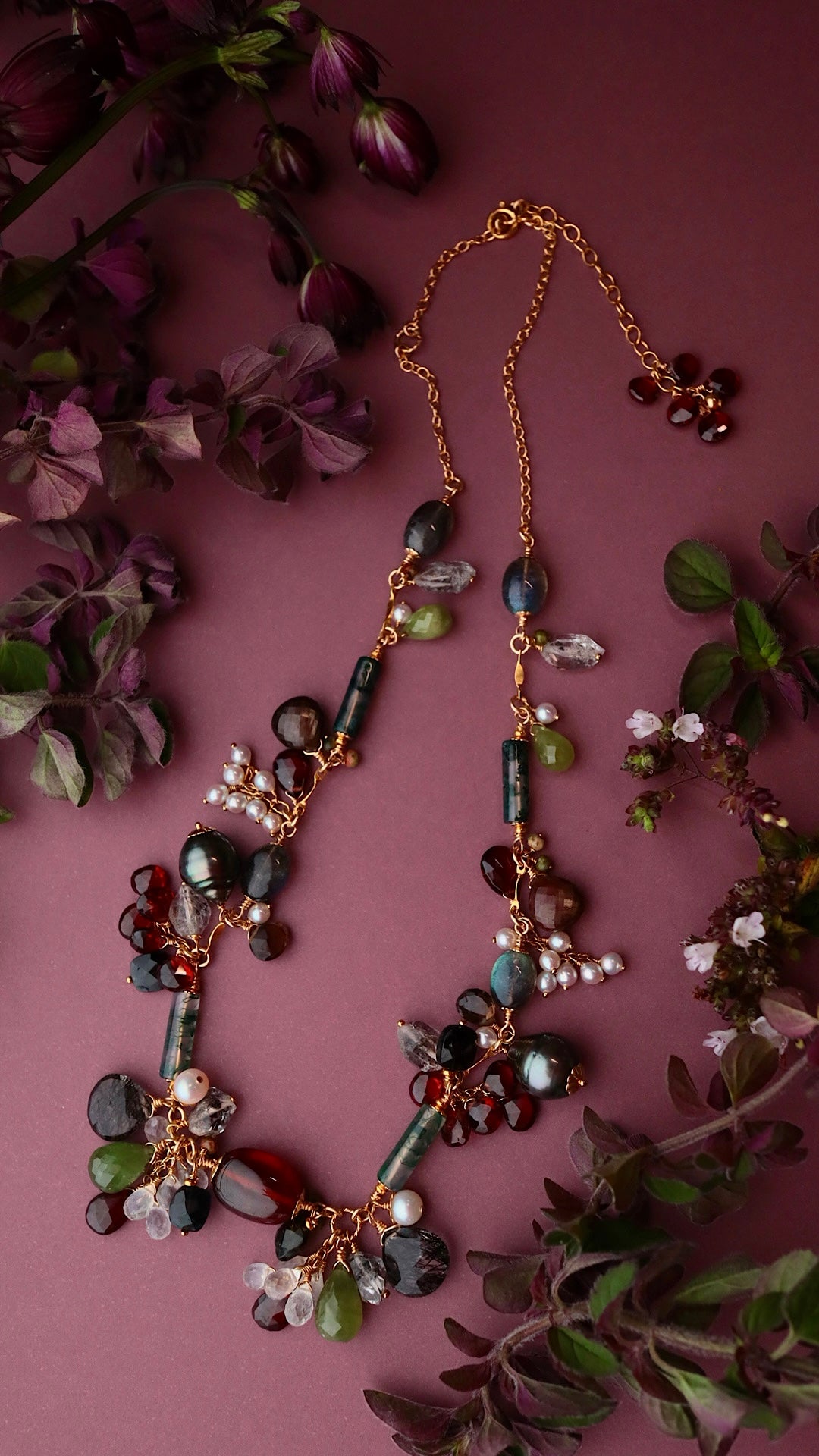 One-of-a-kind [Portrait in a Ring] Garnet Necklace