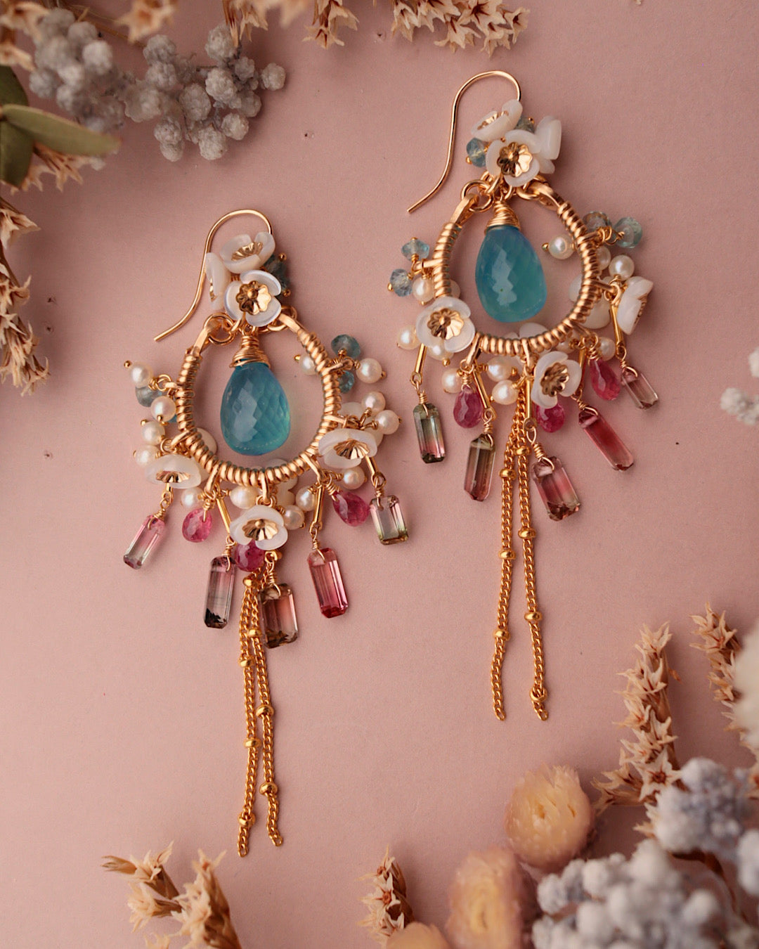 [One of a kind] Chandelier earrings featuring large aquamarine and bicolor tourmaline