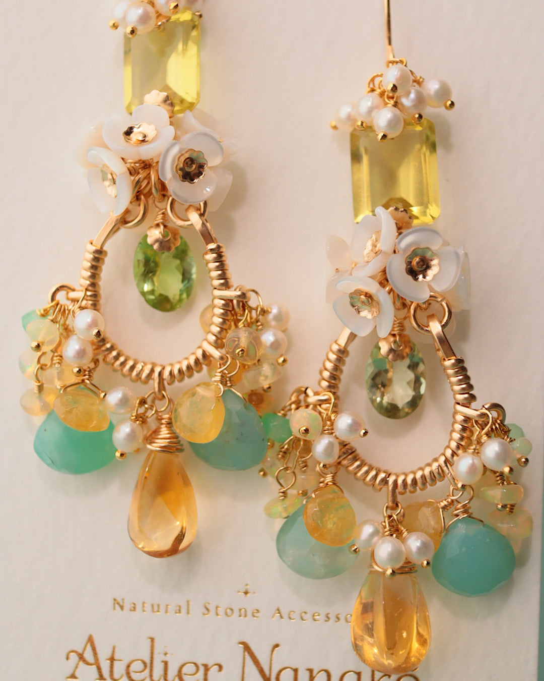 [One-of-a-kind] Chandelier earrings featuring green tourmaline and citrus-colored gemstones.