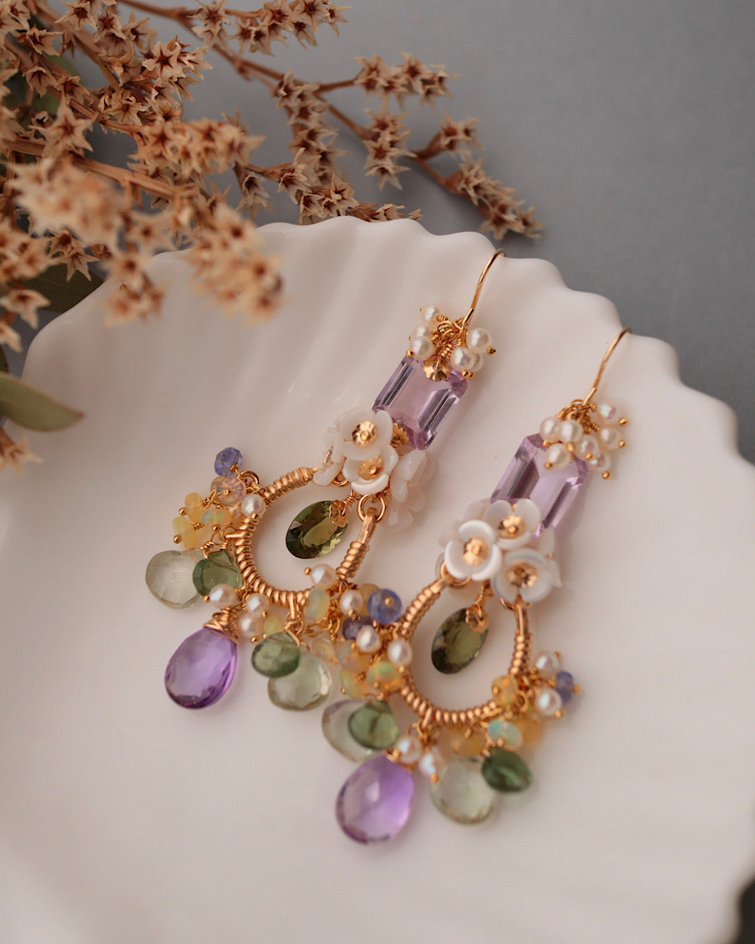[One-of-a-kind] Chandelier earrings featuring olive green tourmaline and purple stones.