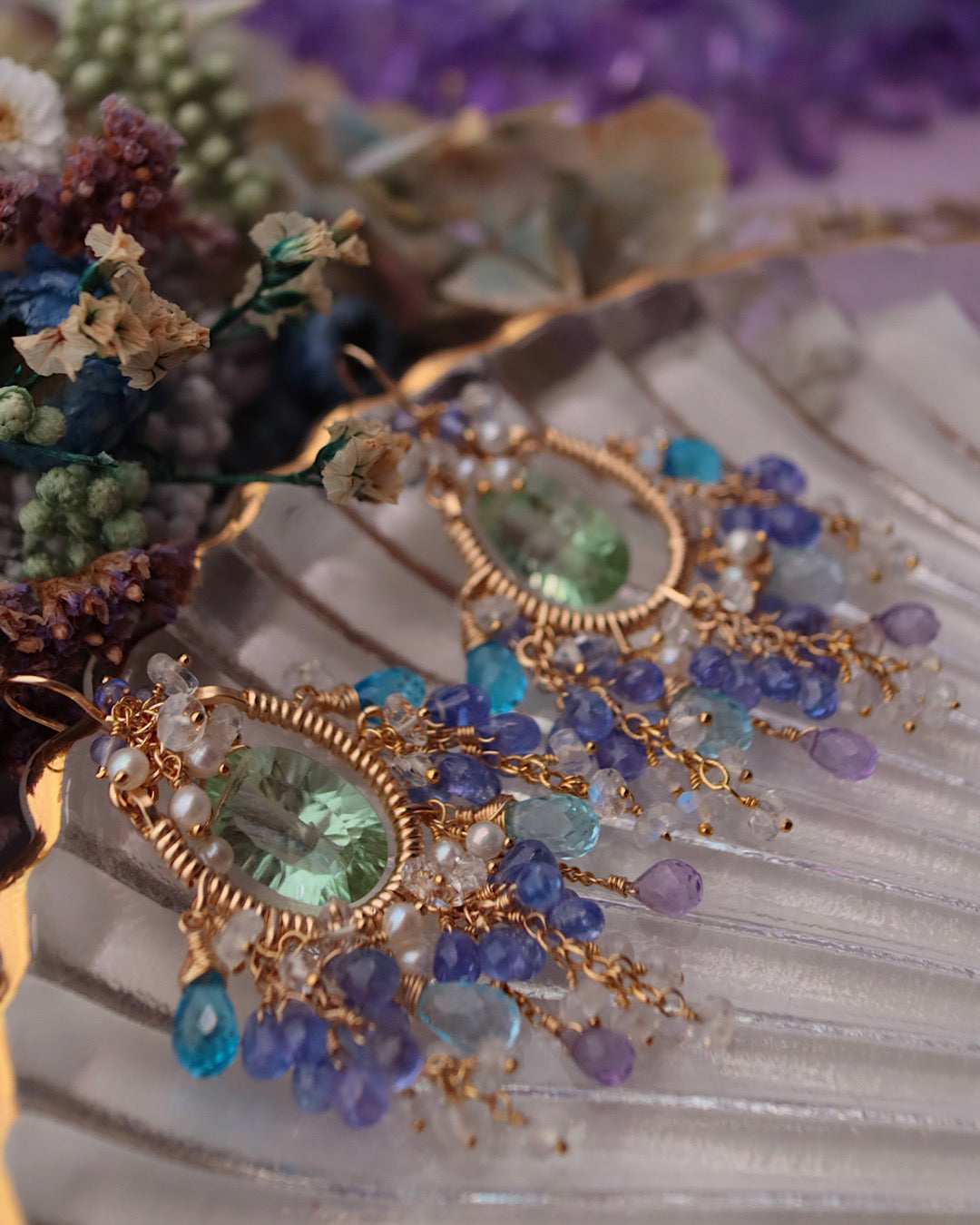 [One-of-a-kind] Chandelier earrings with fluorite and blue stones