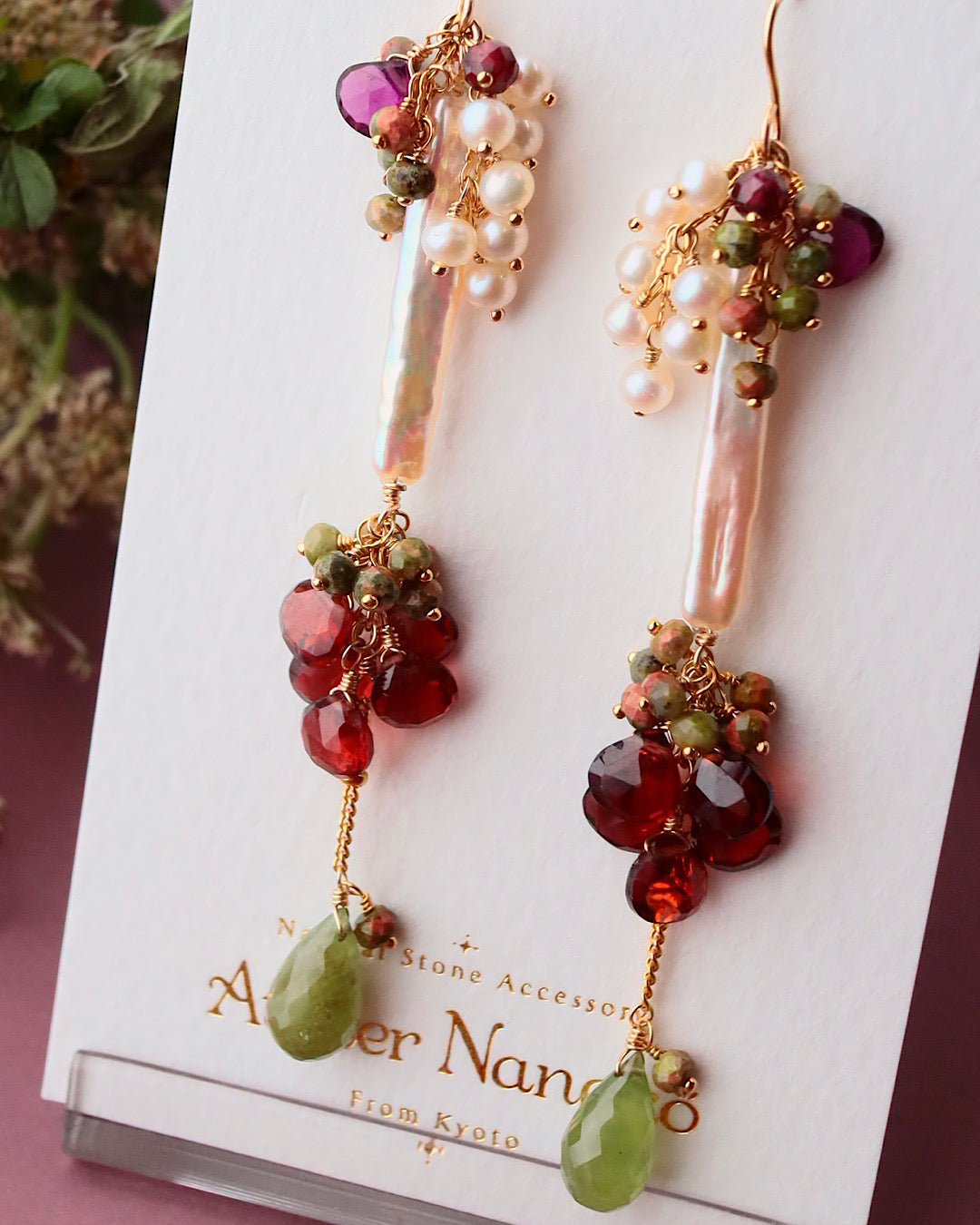 [Portrait in a Ring] Garnet and Green Sapphire Long Earrings