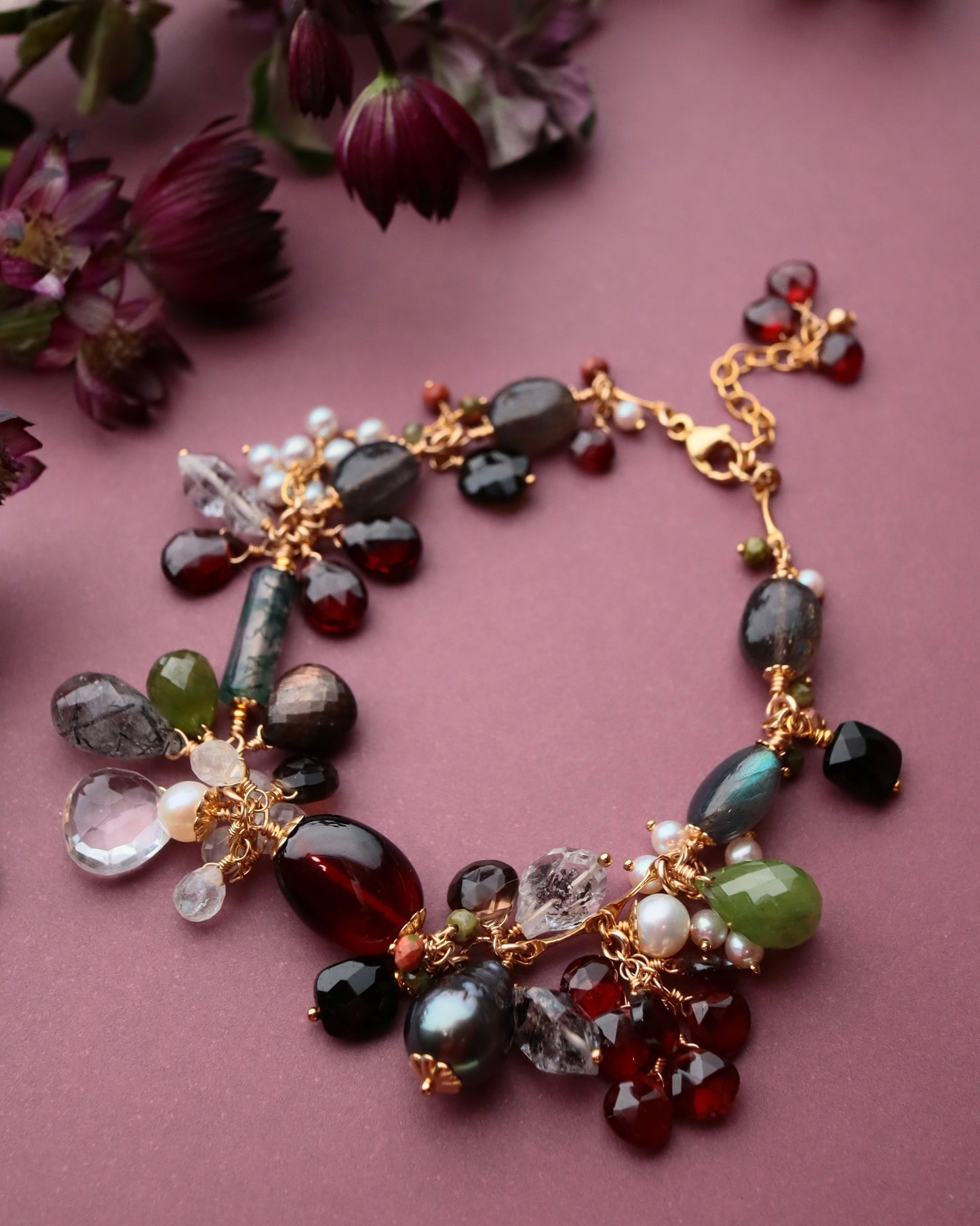 One-of-a-kind [Portrait in a Ring] Garnet Bracelet