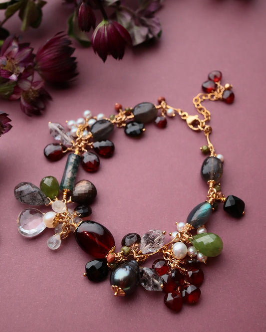 One-of-a-kind [Portrait in a Ring] Garnet Bracelet