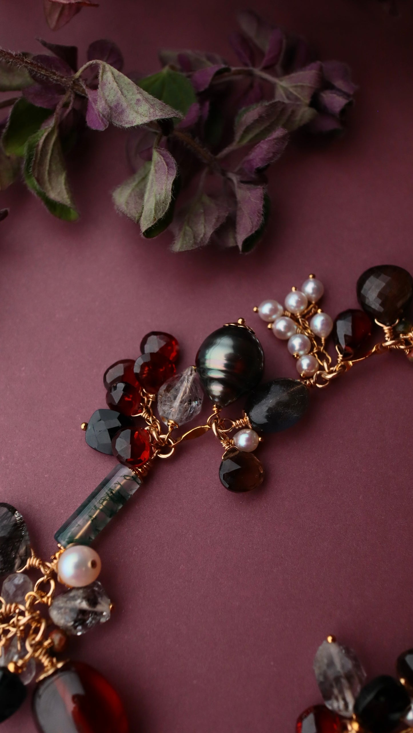 One-of-a-kind [Portrait in a Ring] Garnet Necklace