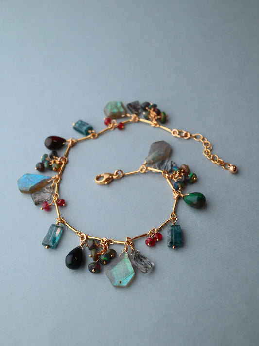 [The Lady with the Black Eyepatch] Black opal and deep blue kyanite bracelet