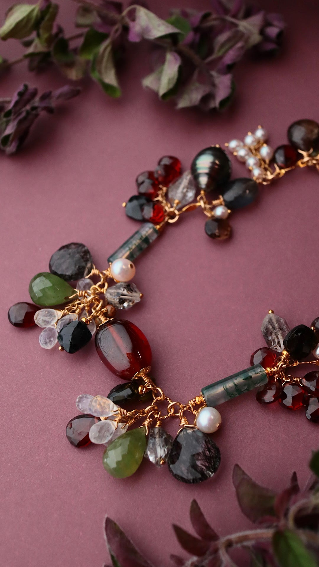 One-of-a-kind [Portrait in a Ring] Garnet Necklace