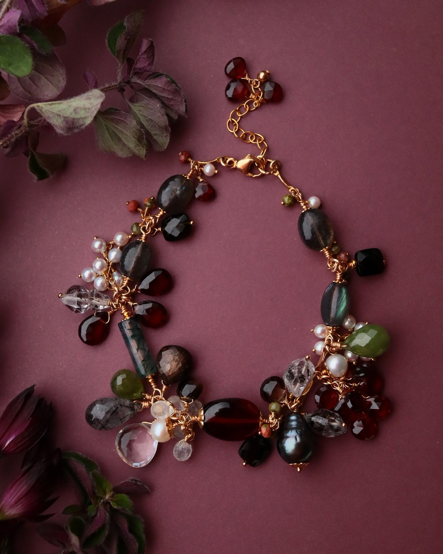 One-of-a-kind [Portrait in a Ring] Garnet Bracelet