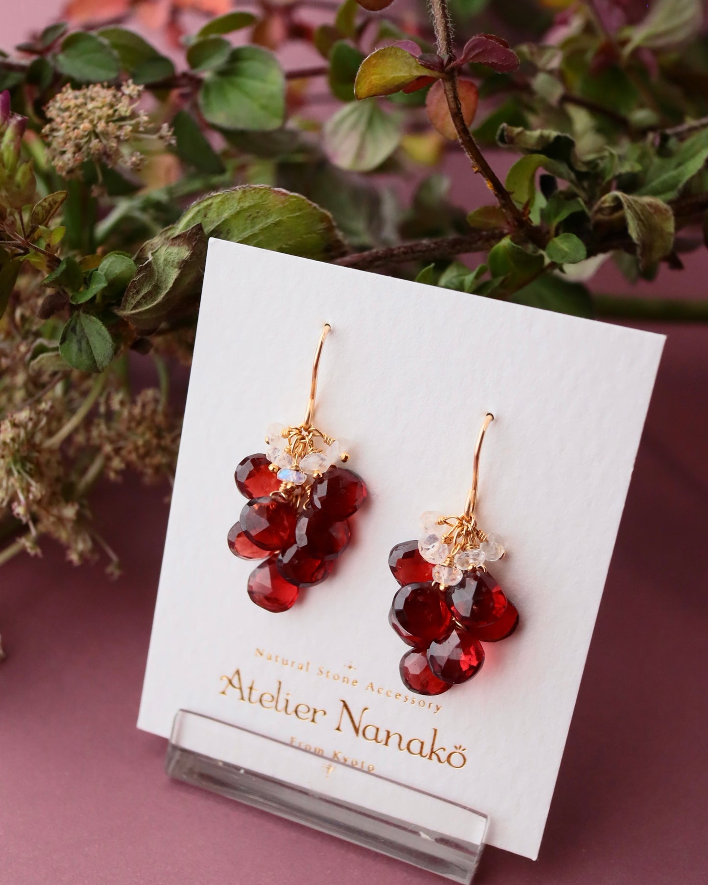 [Portrait in a Ring] Garnet Earrings