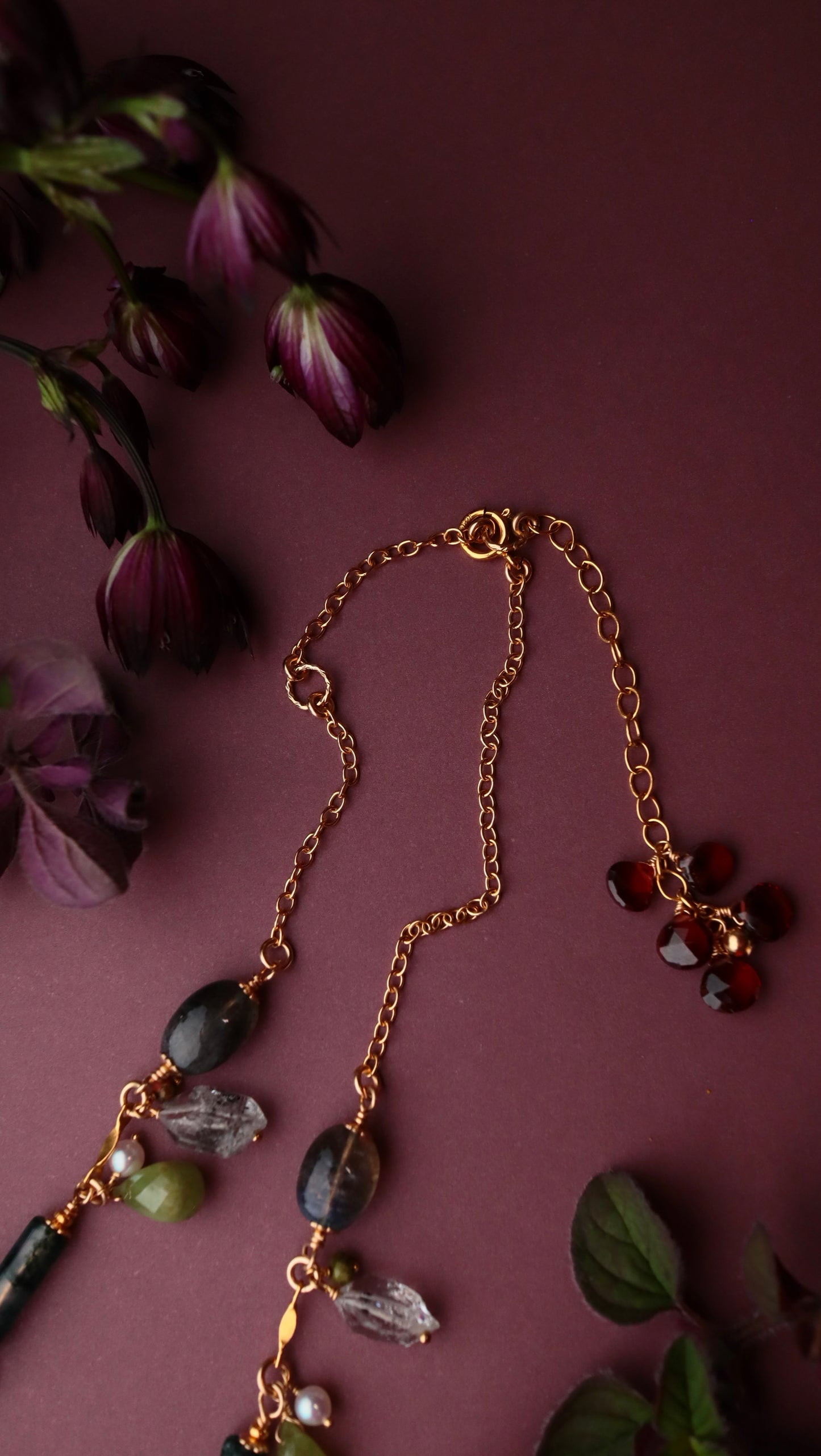 One-of-a-kind [Portrait in a Ring] Garnet Necklace