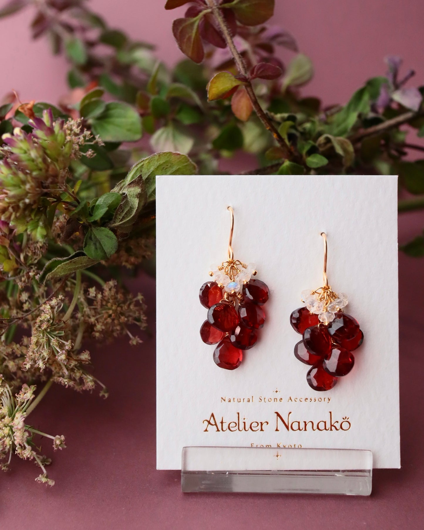 [Portrait in a Ring] Garnet Earrings