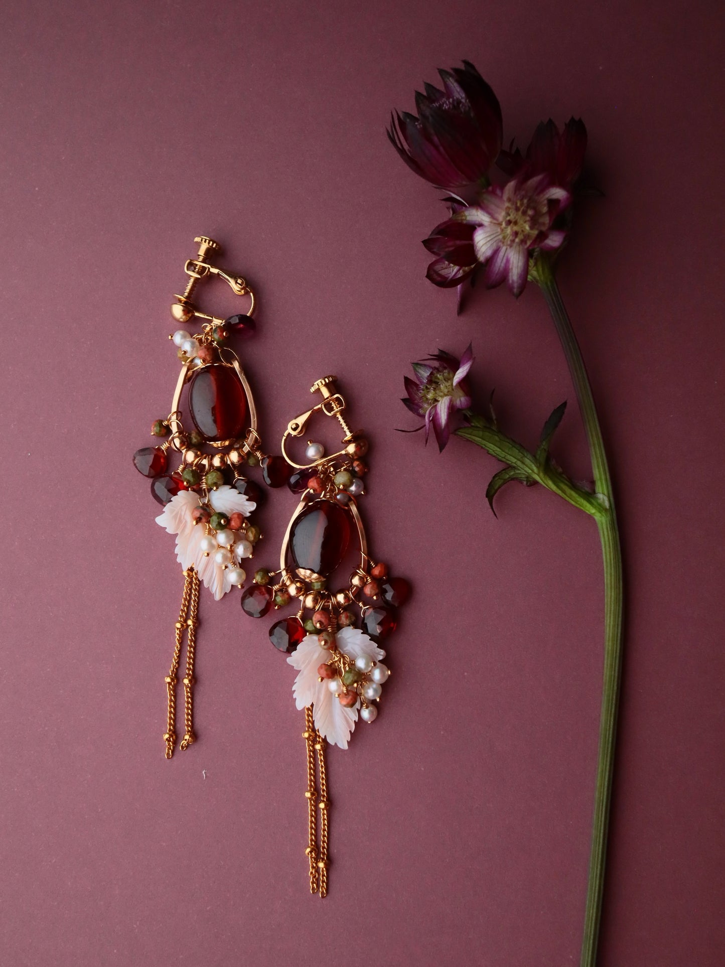 [Portrait in a Ring] Garnet Chandelier Earrings