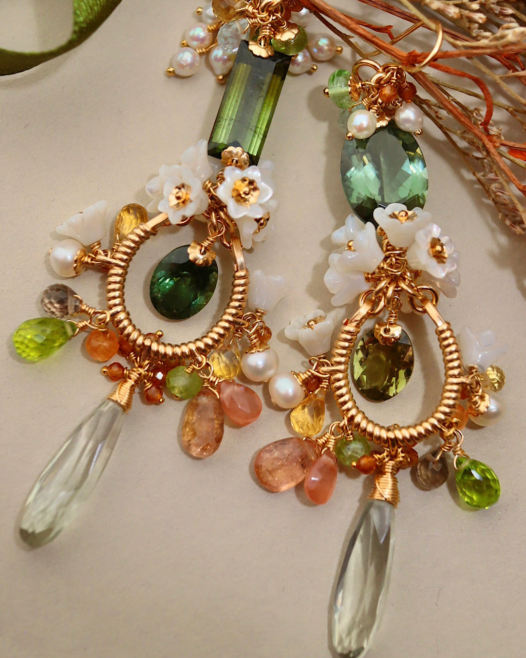 [One of a kind] Green tourmaline asymmetrical chandelier earrings