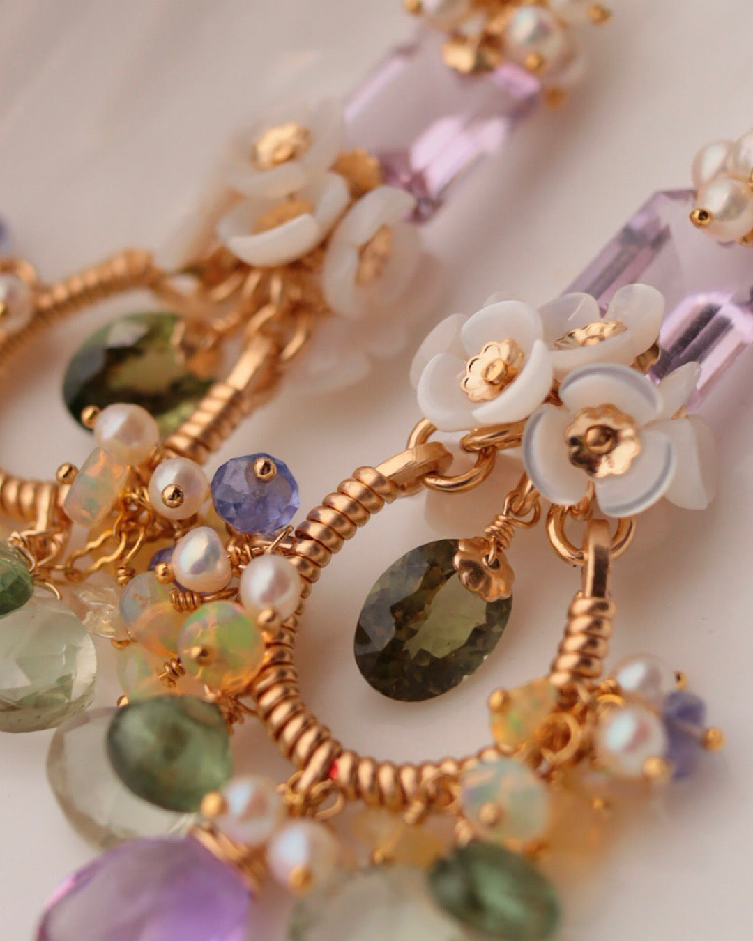 [One-of-a-kind] Chandelier earrings featuring olive green tourmaline and purple stones.