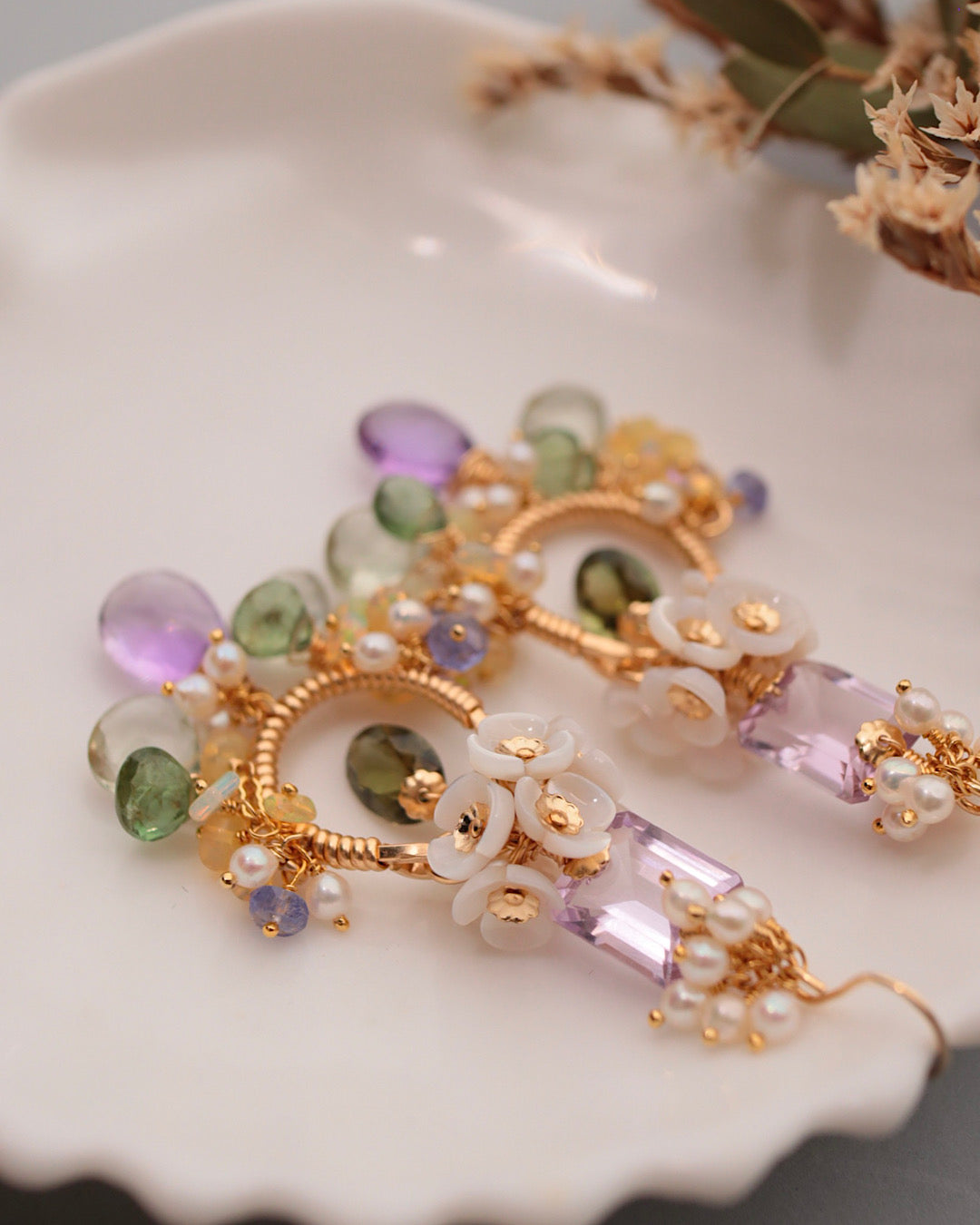 [One-of-a-kind] Chandelier earrings featuring olive green tourmaline and purple stones.