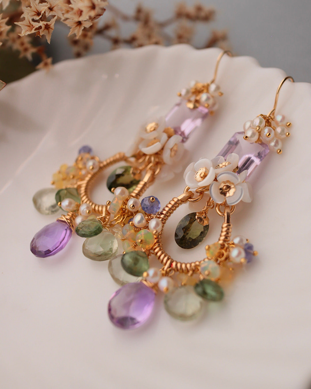 [One-of-a-kind] Chandelier earrings featuring olive green tourmaline and purple stones.