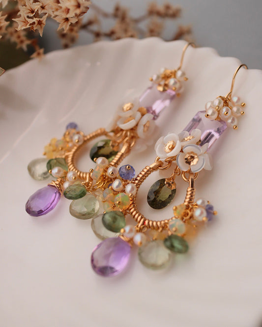 [One-of-a-kind] Chandelier earrings featuring olive green tourmaline and purple stones.