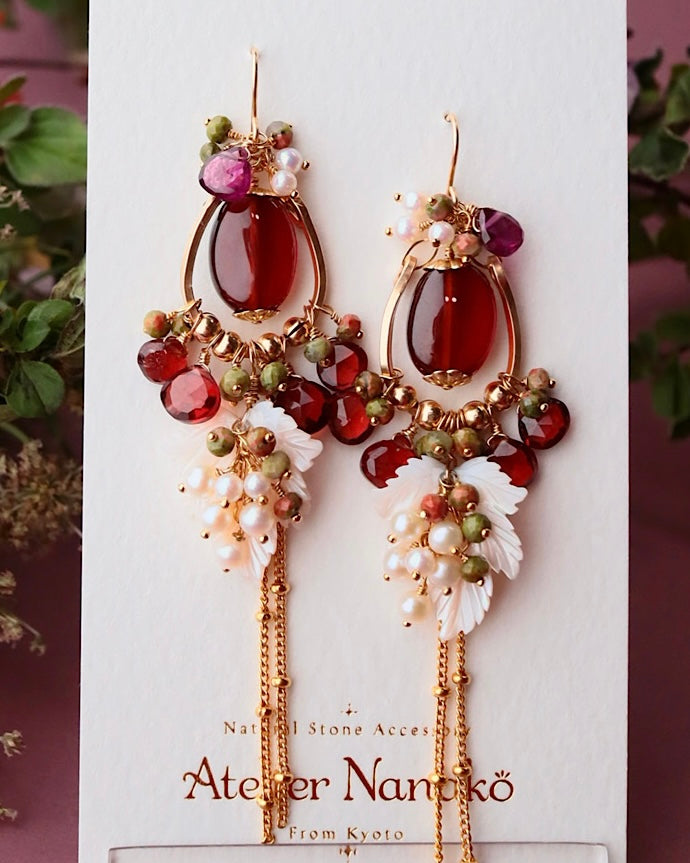 [Portrait in a Ring] Garnet Chandelier Earrings
