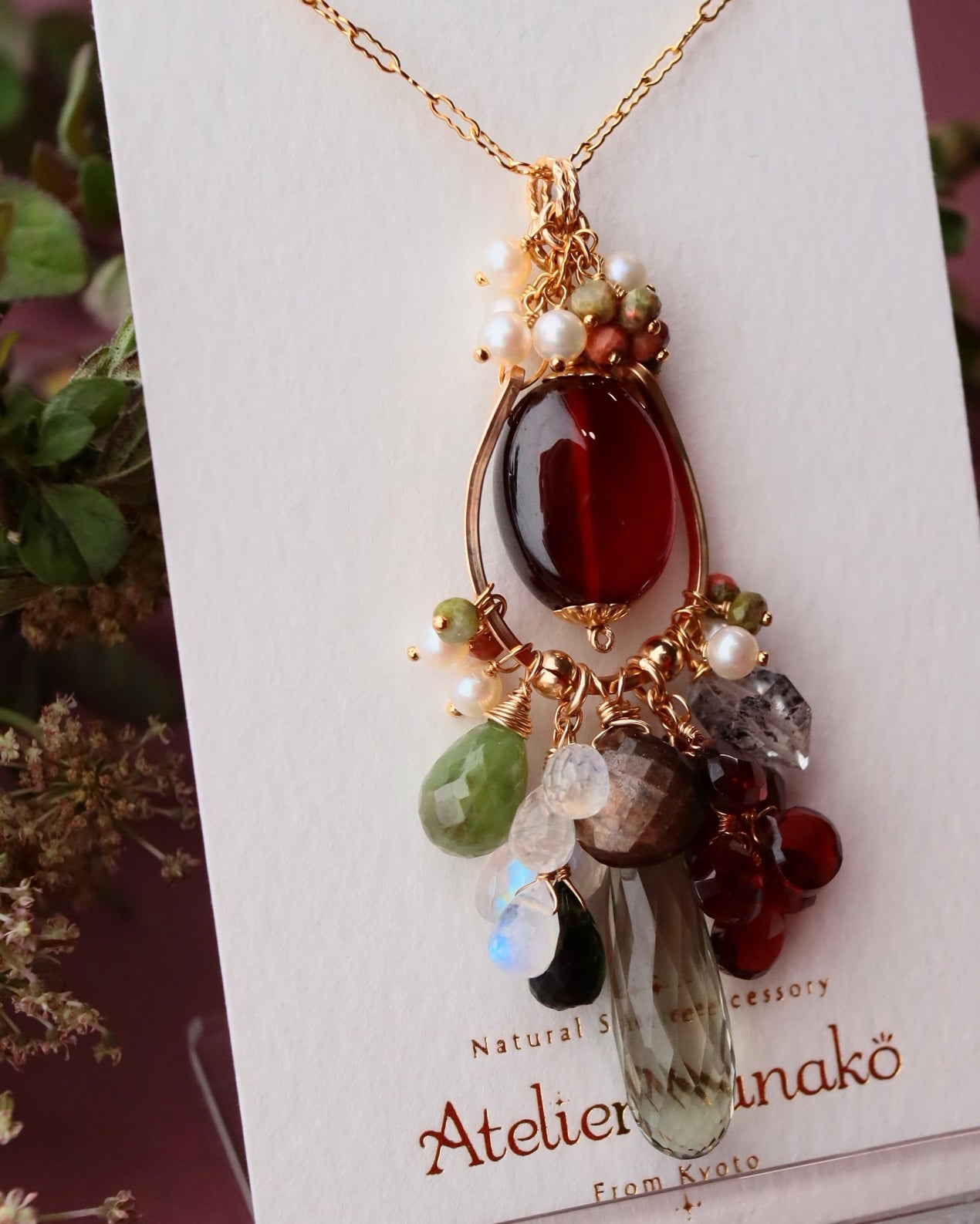 [Portrait in a Ring] Garnet Chandelier Necklace