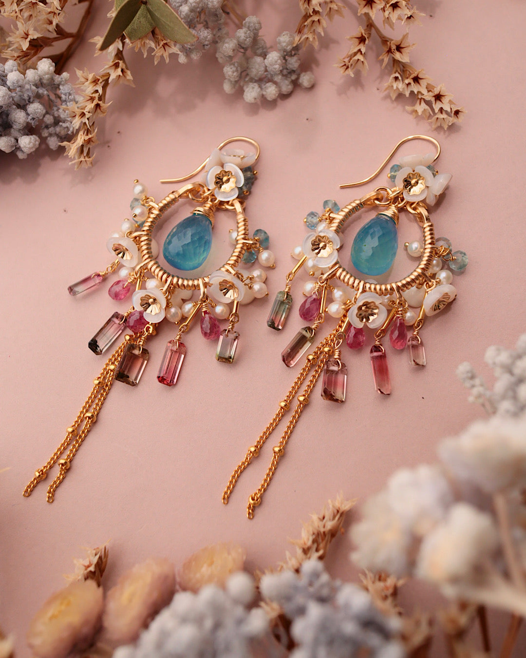 [One of a kind] Chandelier earrings featuring large aquamarine and bicolor tourmaline