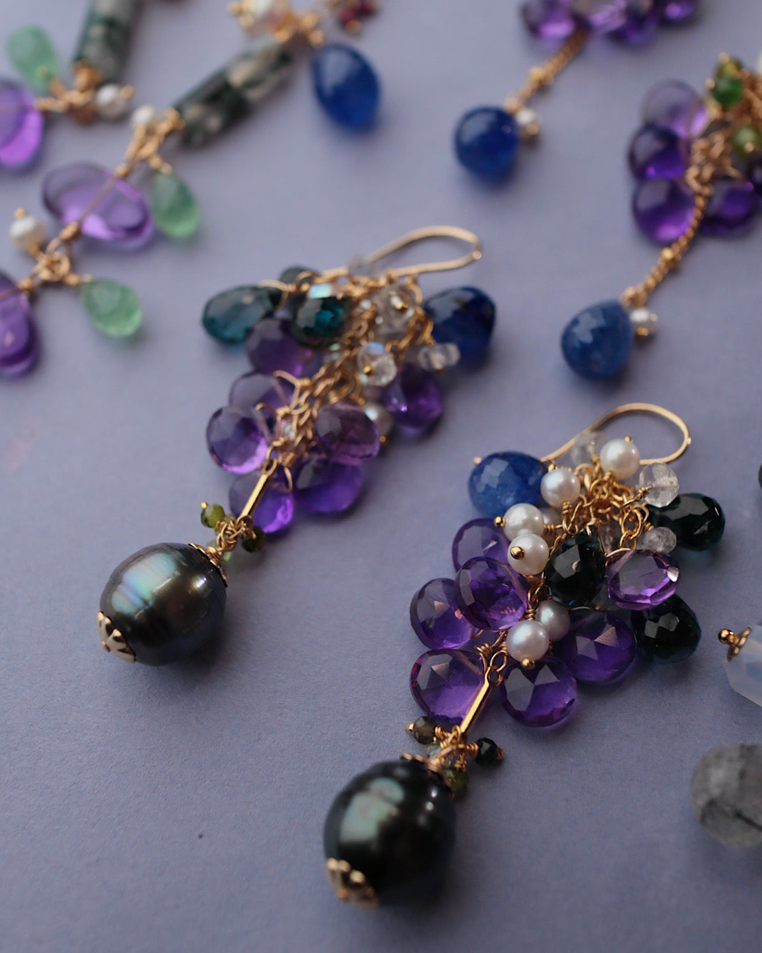 [Water Lilies] A Pearl upon a Leaf — Black Pearl Earrings