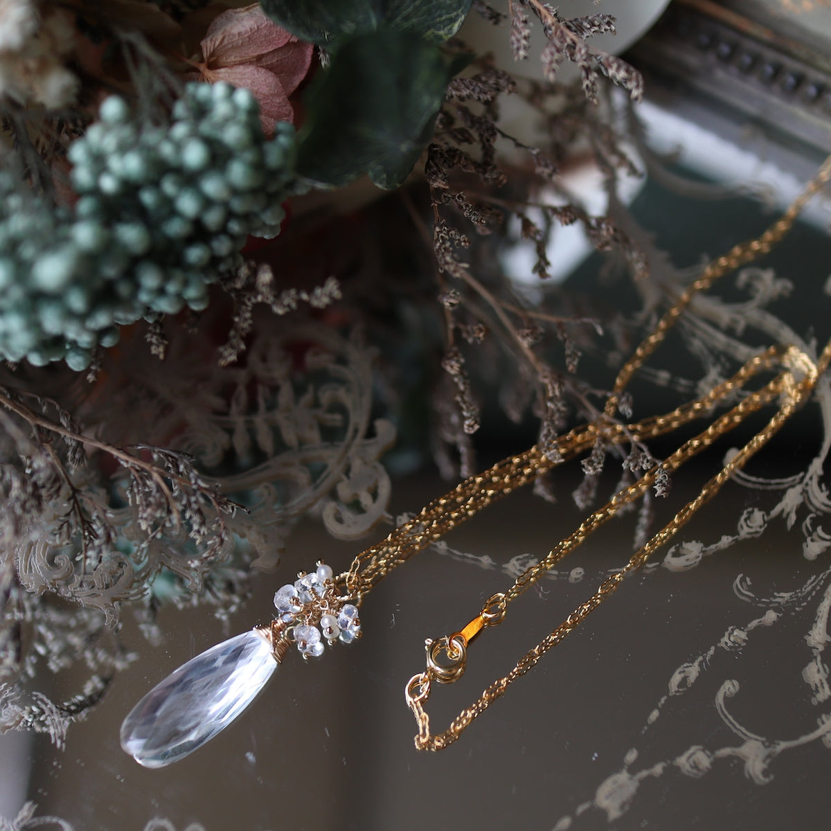 Large Quartz and Freshwater Pearl Necklace [Long Pear Shape]