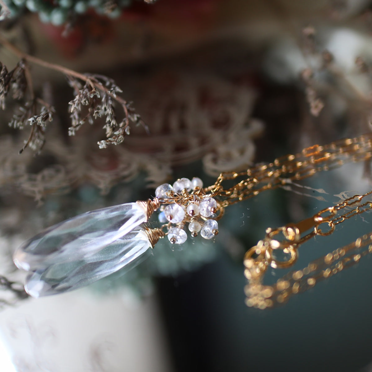 Large Quartz and Freshwater Pearl Necklace [Long Pear Shape]